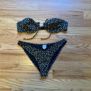 Floral strapless bikini, brand is two way. Fits a size XS but runs a bit small.
